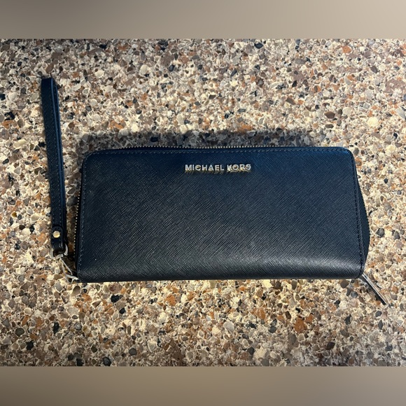 Michael Kors black zippered wallet used as shown - Picture 1 of 7